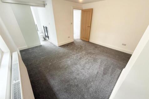 Principal Bedroom (1).jpg