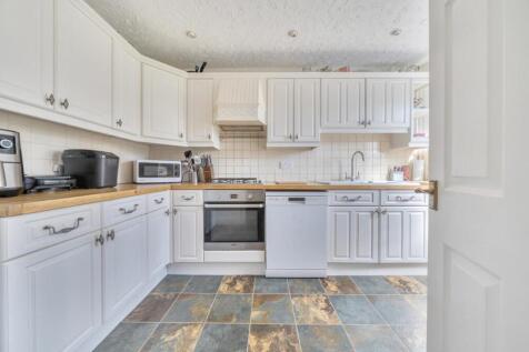 3 Lady Close, Newnham