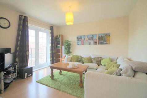 2 bedroom Top Floor Flat in Netherne On The Hill photo 3