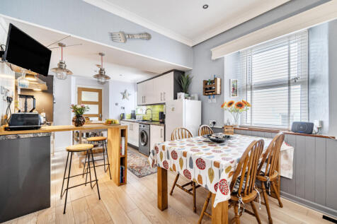 1362379-11-68de6e...