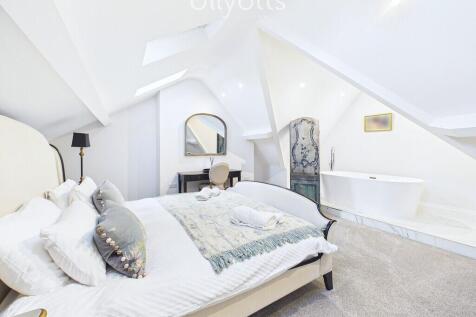 Master Bedroom Su...