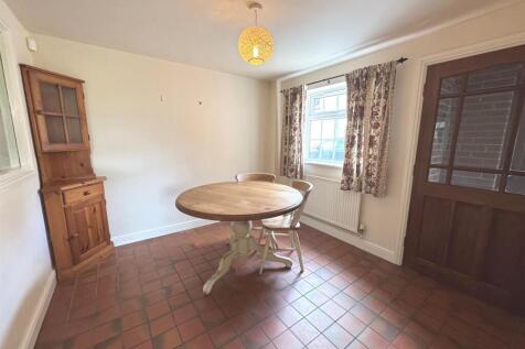 Ashbourne Road, Bradnop, Leek photo 3