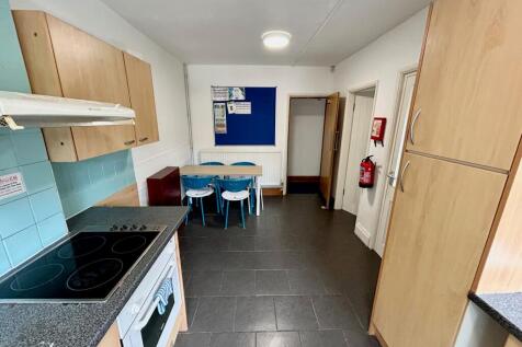 4 Rooms Available - Ednaston Road, Nottingham, NG7 2JF photo 5