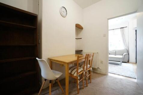 20, Treflan, Bangor photo 4
