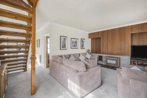 2nd lounge/dining area