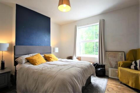 8 other road bedroom.JPG