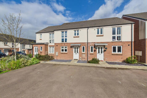 MODERN THREE BEDROOM HOME NESTLED AWAY ON A MODER