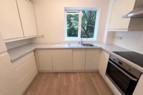 Willow Drive, Ringwood, BH24 photo 3