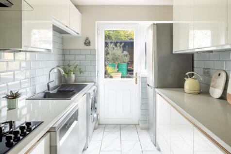 111398 - Denham Way_The Modern House (44).jpg