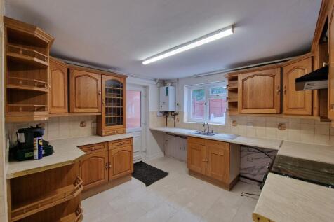 Byfleet Close, Bilston, WV14 photo 5