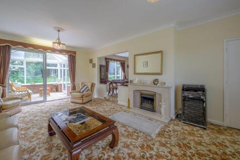 Lounge Dining Room 1