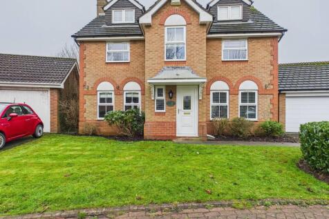 6 Bedroom House - detached for Sale