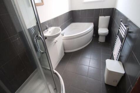 A modern bathroom suite featuring a spacious co...