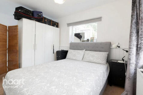 Garland Way, CATERHAM photo 4