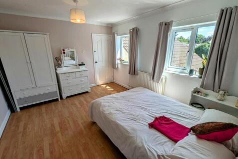 24 Church Rd bed 3.jpg