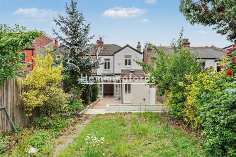 Ulleswater Road N14-5.jpg
