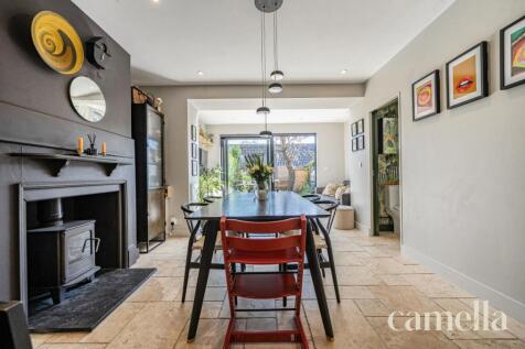 Kitchen/ Dining Room