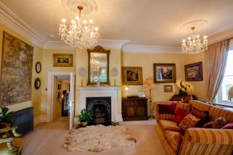 Sitting/Dining Room