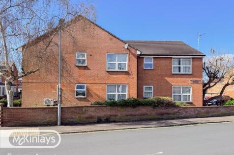 Well presented 2 Bedroom Flat for Sale, perfect f