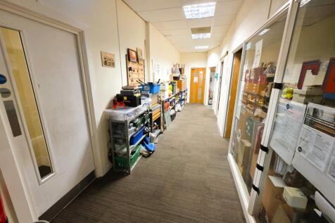 Shop to rent Image 11