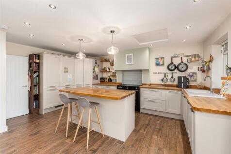 10 Gorse Road, Woodford Halse-13.jpg