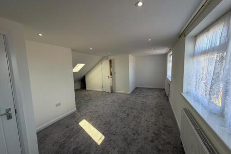 Oak Way, Bedfont, Feltham, TW14 photo 4