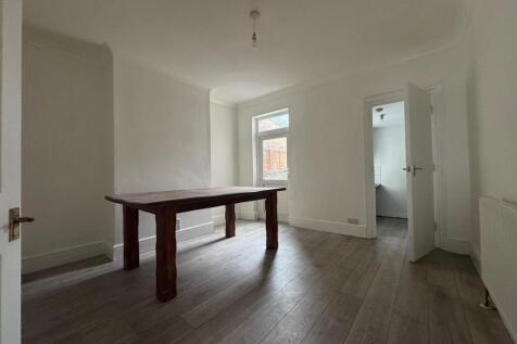 Shakespeare Road, Sittingbourne photo 3