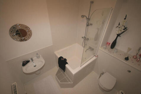 Omni tub en-suite