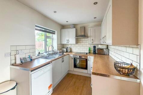 Kitchen/ Dining Room