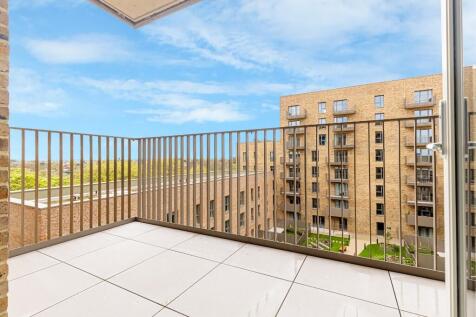 Clovelly Road, Hounslow, Middlesex, TW3 photo 4