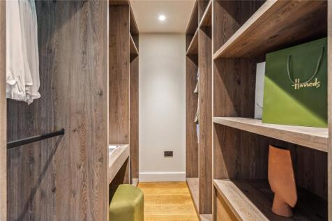 Bed 1 Wardrobe Right