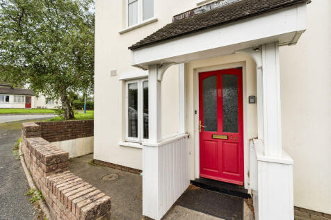 28 Lakeside Road