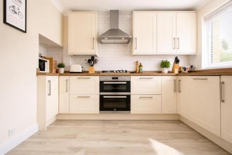 Kitchen a.jpg