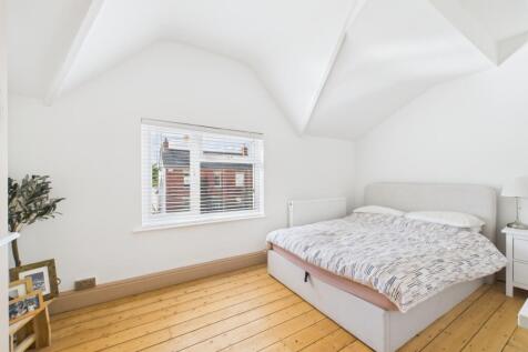 CAM01740G0-PR0450-STILL009