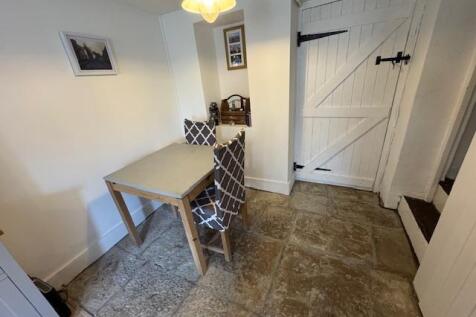 SITTING/DINING ROOM