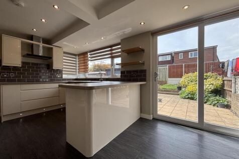 Stratton Road, Brighouse, HD6 3TY photo 3
