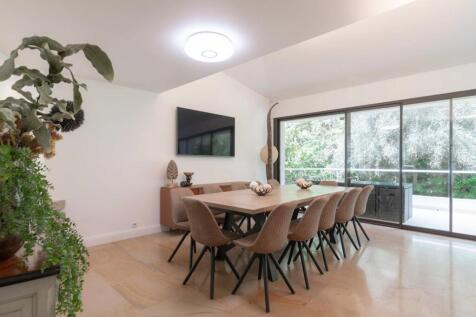 Dining room Wooden floor