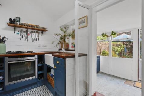 09-3808JHPropWorld - 12 Byne Road - 27 (1).JPG