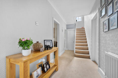 Curzon Close, Cur...