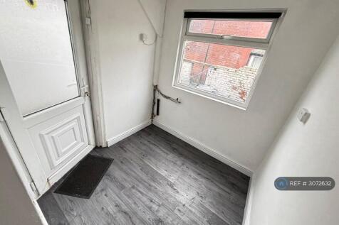 Haslam Street, Bury, BL9 photo 5