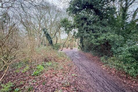 PUDNEY WOODS ACCESS NEARBY