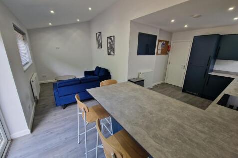 128 Bury Road, Leamington Spa photo 2