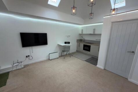 163 commercial main room.jpg