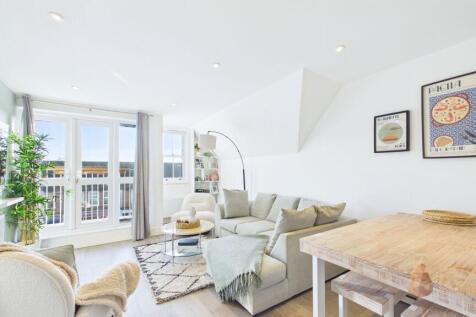 Open Plan Kitchen / Living Room