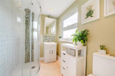 4 bed, 2 bath End of Terrace in belfast - Photo 10