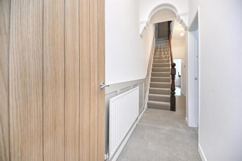 178 Chapel Street Entrance Hall (2).jpg