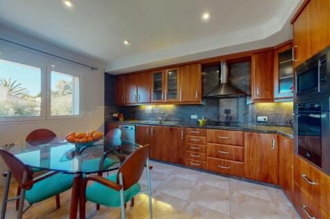 06. Kitchen 01 (Larg