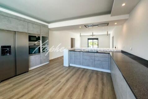 Fully Renovated 6 Bed Villa For Sale (38)