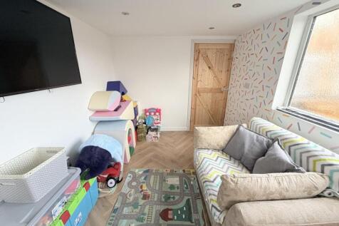 PLAY ROOM (CONVERTED ROOM)