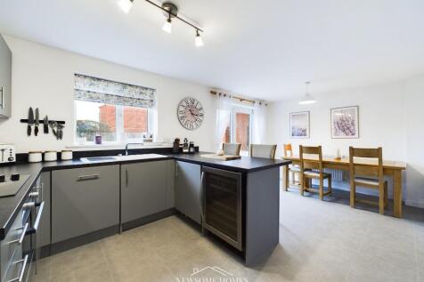 Kitchen/ Dining Room